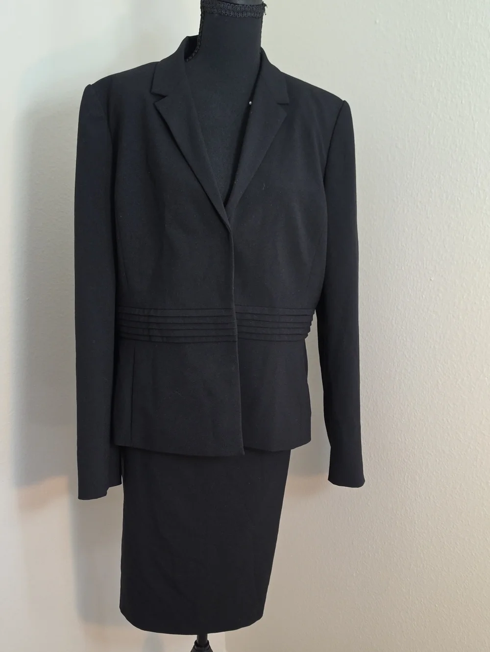 Calvin Klein Pleated Waist Cropped Skirt Suit | Black | Size 14